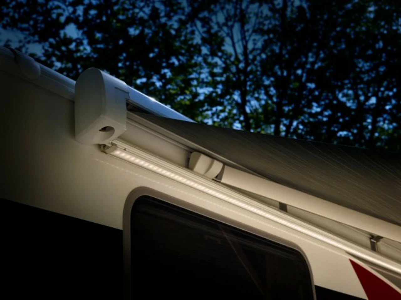 Thule Omnistor 5200 Wall-Mounted Motorhome Caravan Campervan Awning 7 Thule Omnistor 5200 Wall-Mounted Motorhome Caravan Campervan Awning - Image 5