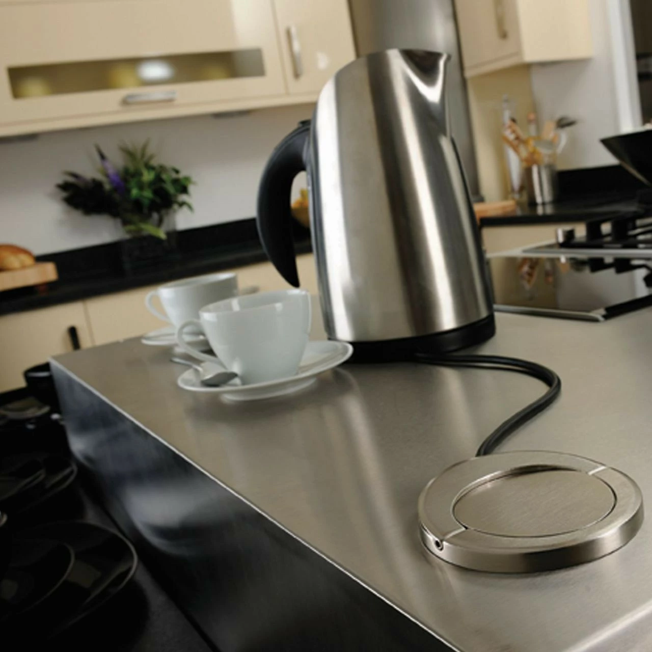 Kengo Pop Up Deluxe Power Dock 13amp Sockets With USB Ports 5 Kengo Pop Up Deluxe Power Dock 13amp Sockets With USB Ports - Image 3